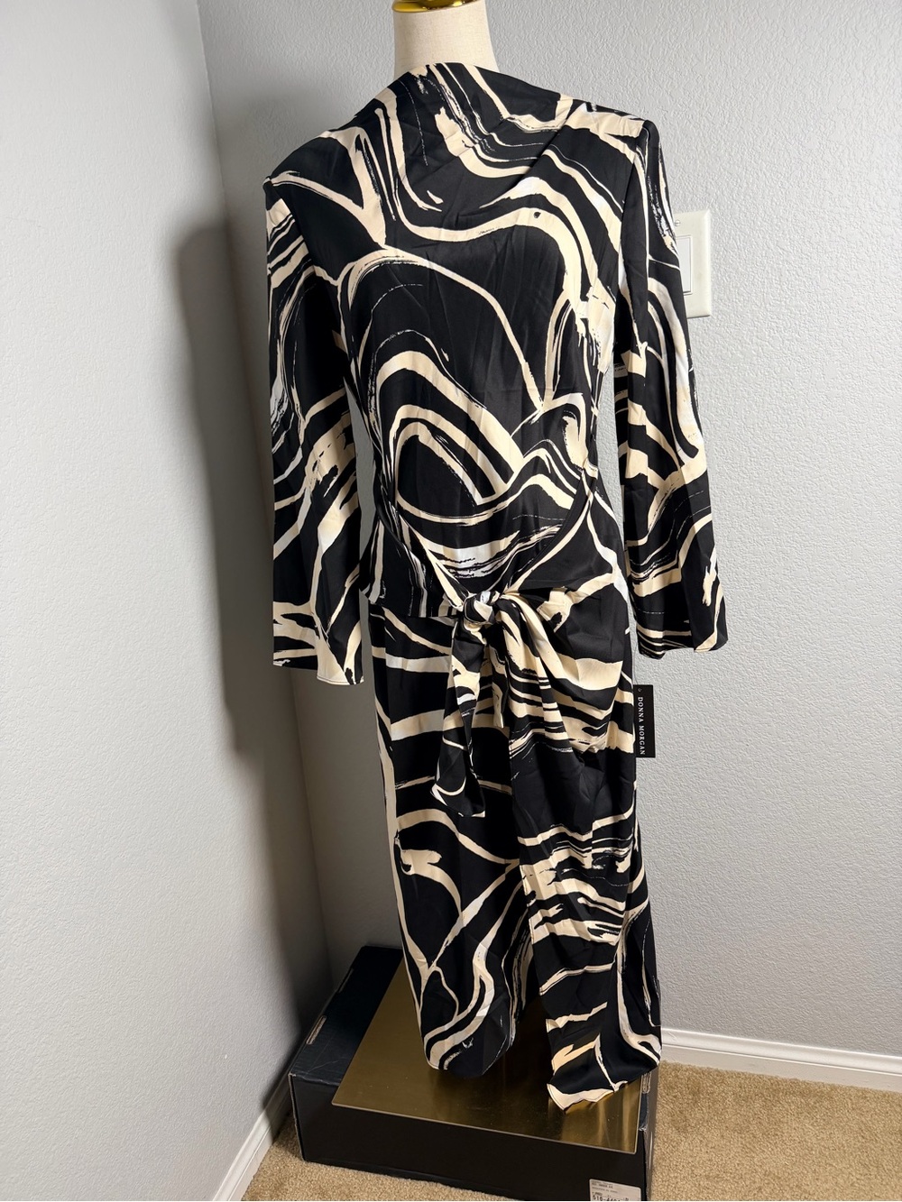 NWT-Donna Morgan Women's Donna Morgan Women's Dresses Long Sleeve Midi Wrap - Picture 8 of 13